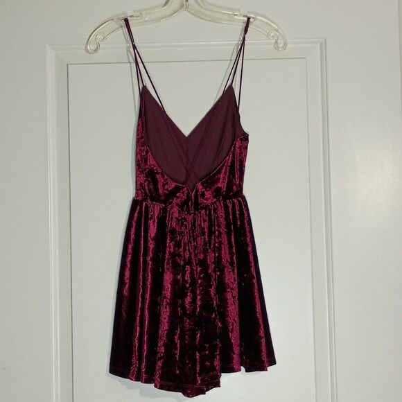 Silence + Noise Burgundy Crushed Velvet Romper S Stretch Vamp Romantic Goth UO - Picture 1 of 8